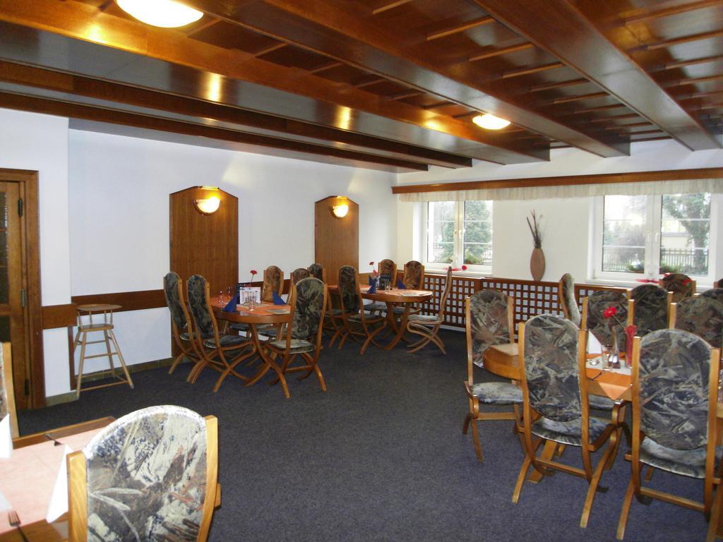 Penzion A Restaurace U Veterana Frenštát pod Radhoštěm Exterior foto