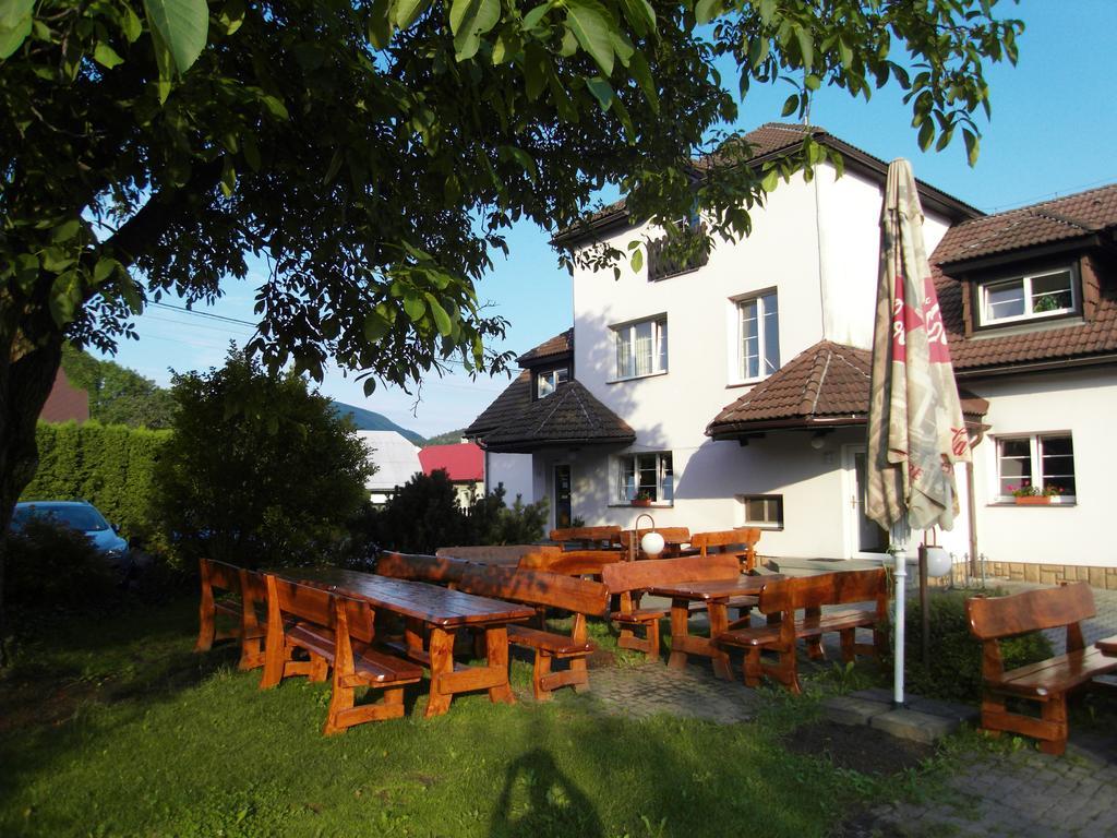 Penzion A Restaurace U Veterana Frenštát pod Radhoštěm Exterior foto