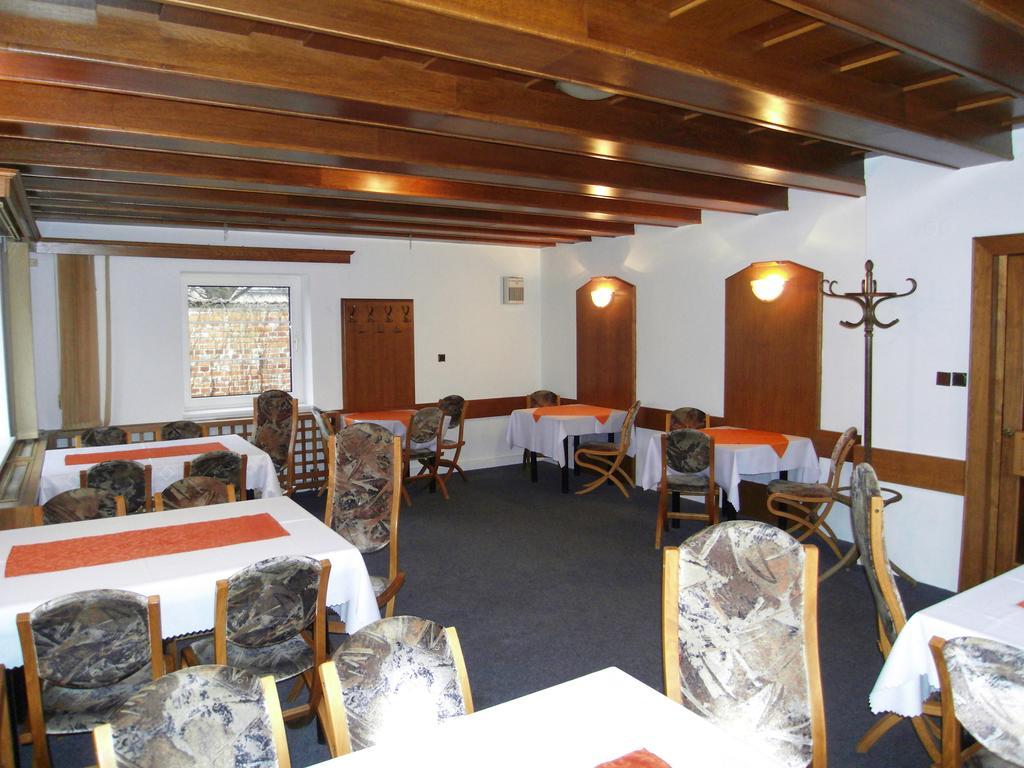 Penzion A Restaurace U Veterana Frenštát pod Radhoštěm Exterior foto